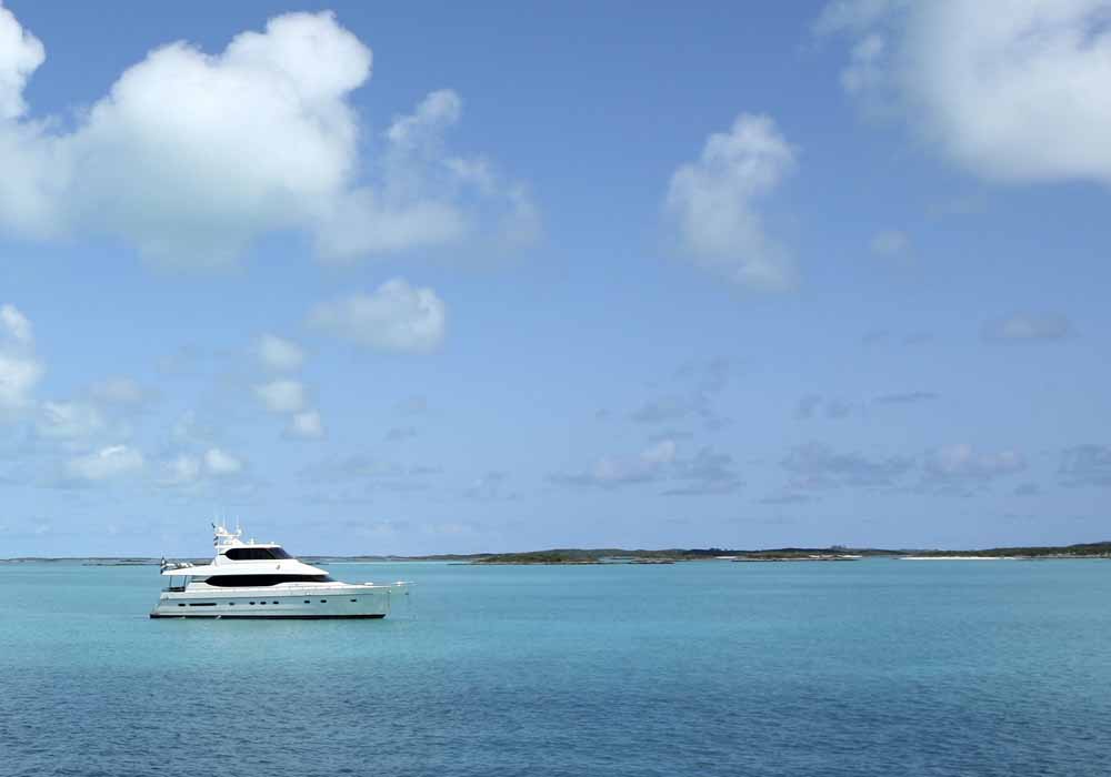 Charter a yacht in the Abacos