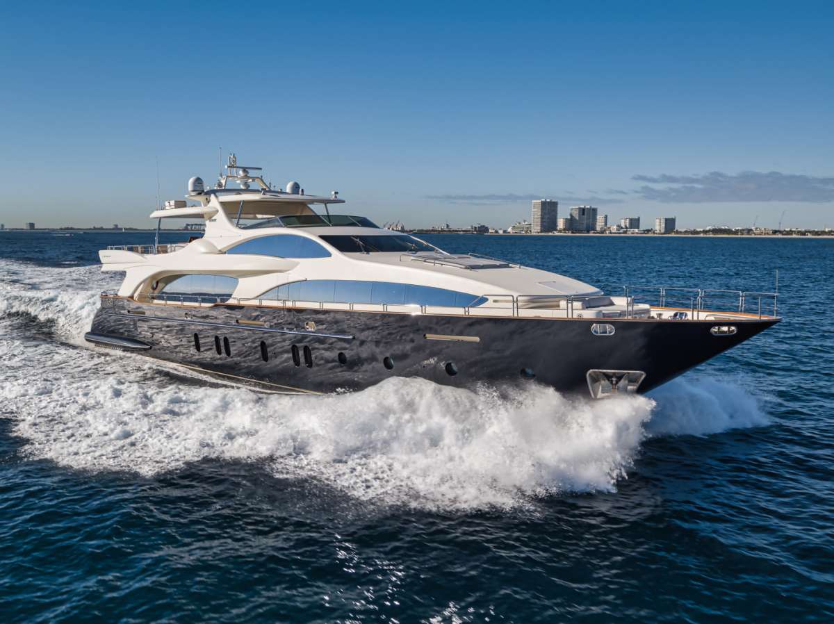 vivere116 charter yacht