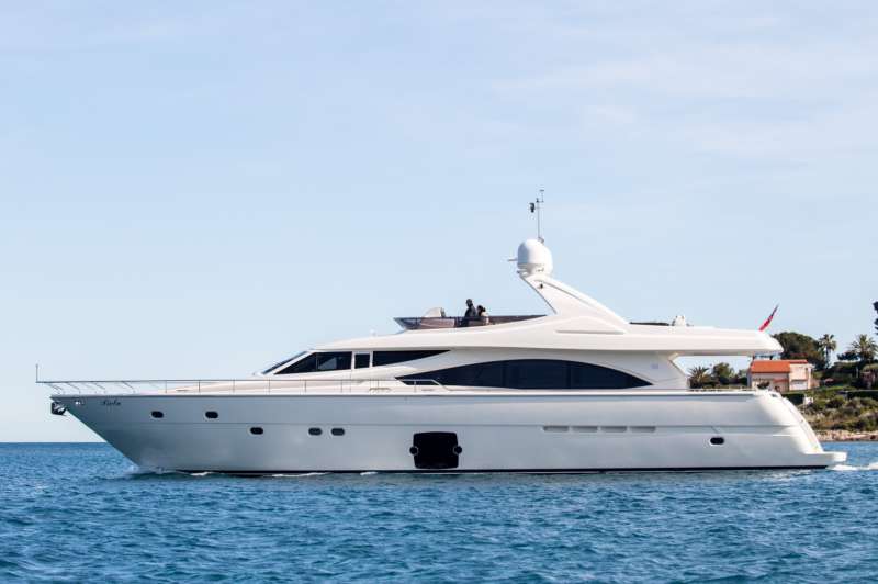 piola82 charter yacht