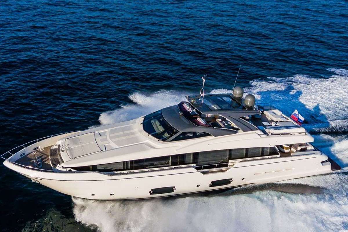 damari95 charter yacht