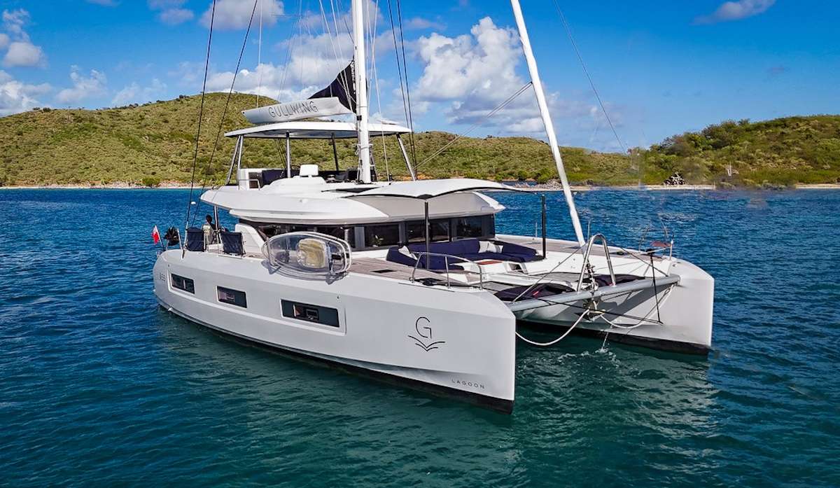 gullwing55 charter yacht