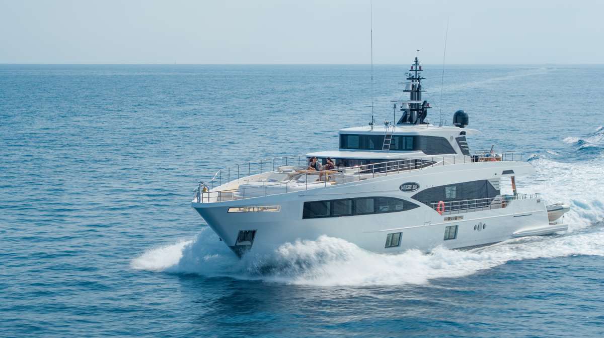 oceanview104 charter yacht