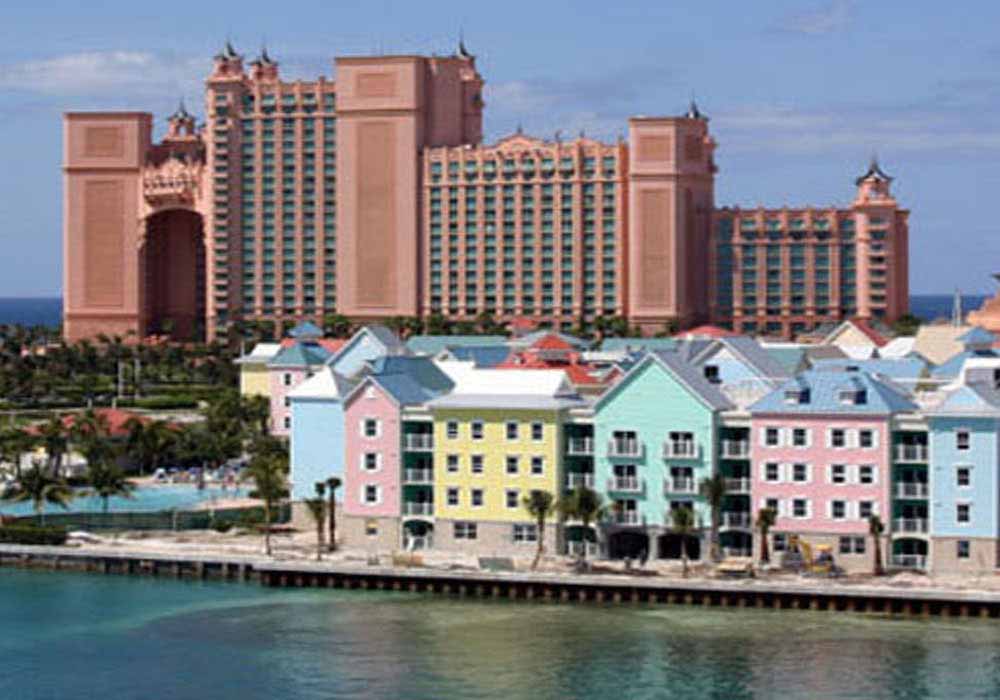 Charter a yacht in Nassau