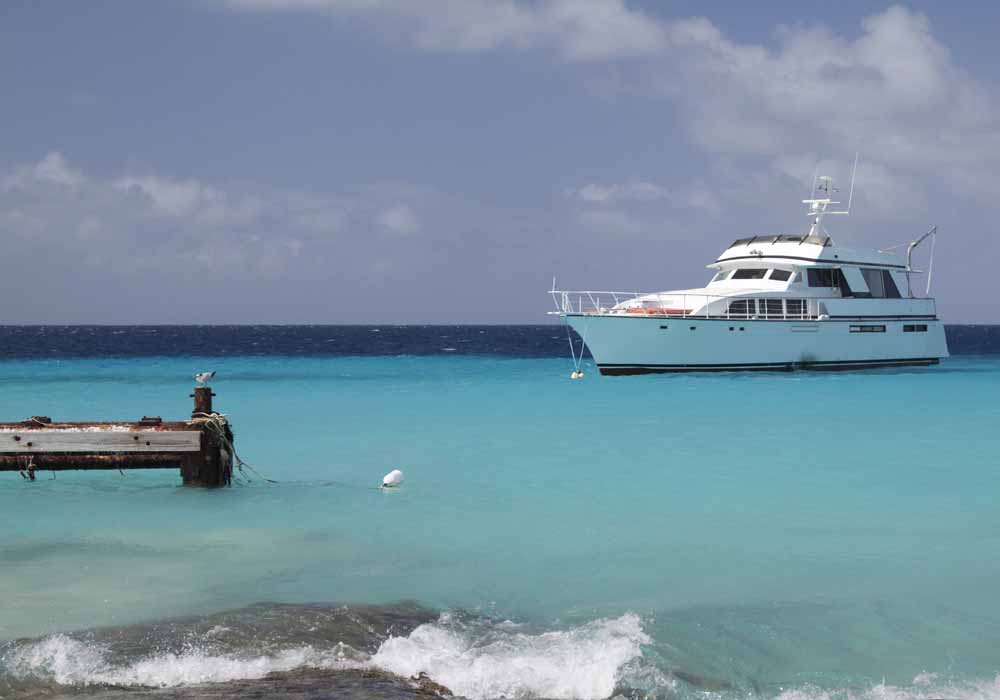 charter a yacht bahamas