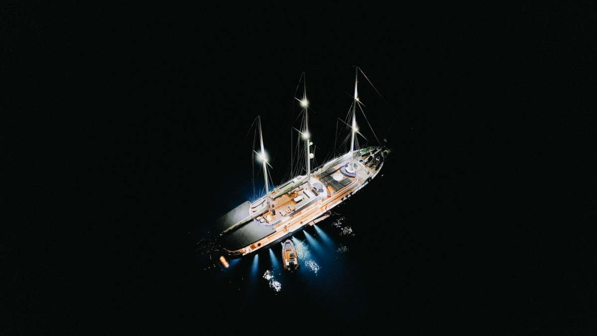 bellamare124 charter yacht