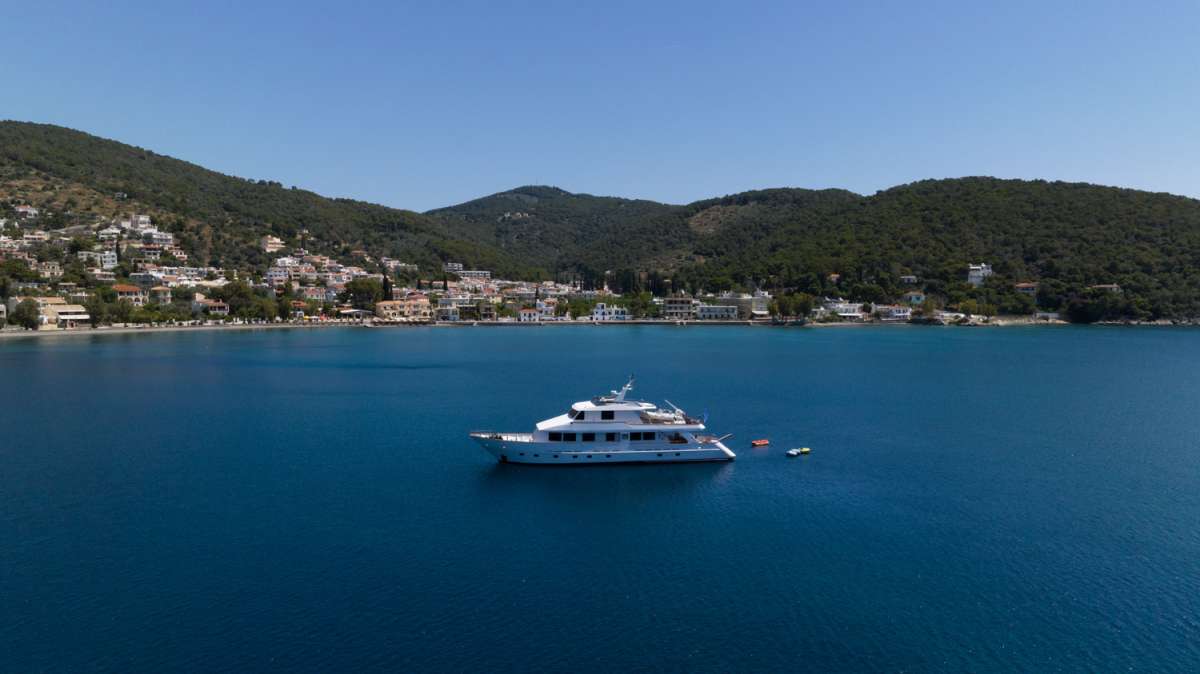 elena100a charter yacht