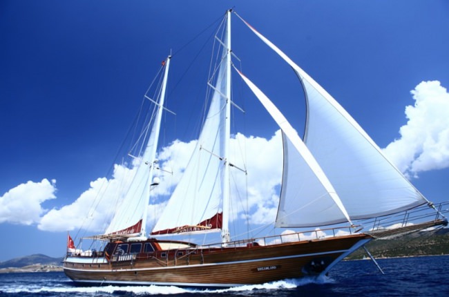 dreamland105 charter yacht