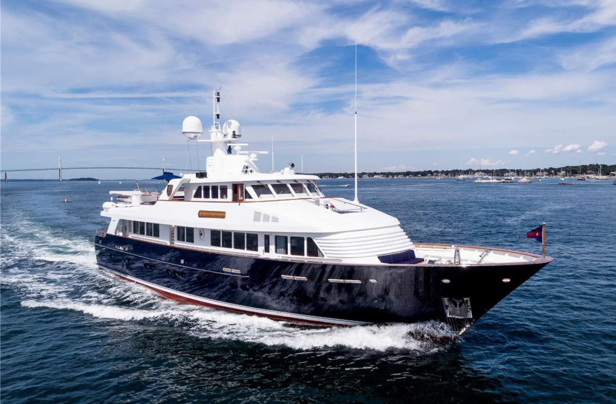 ladyvictoria120 charter yacht