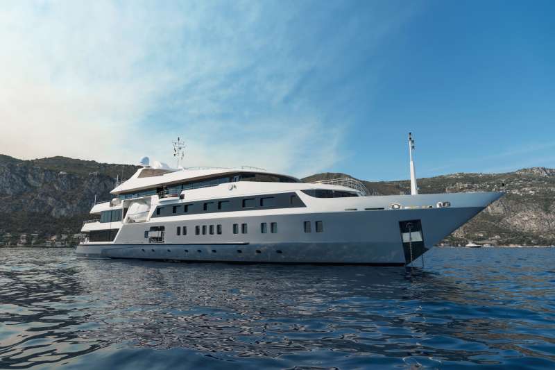 serenity236 charter yacht