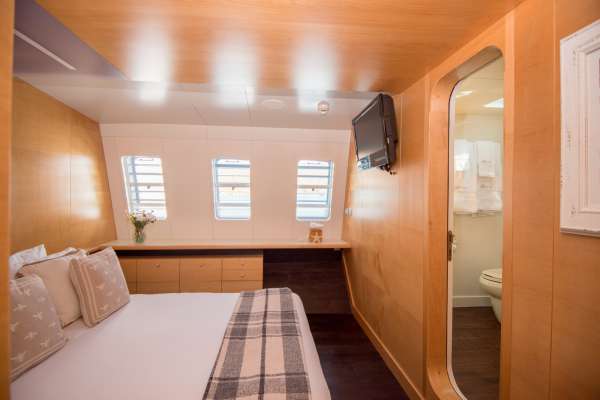 Convertible King to Twin Stateroom