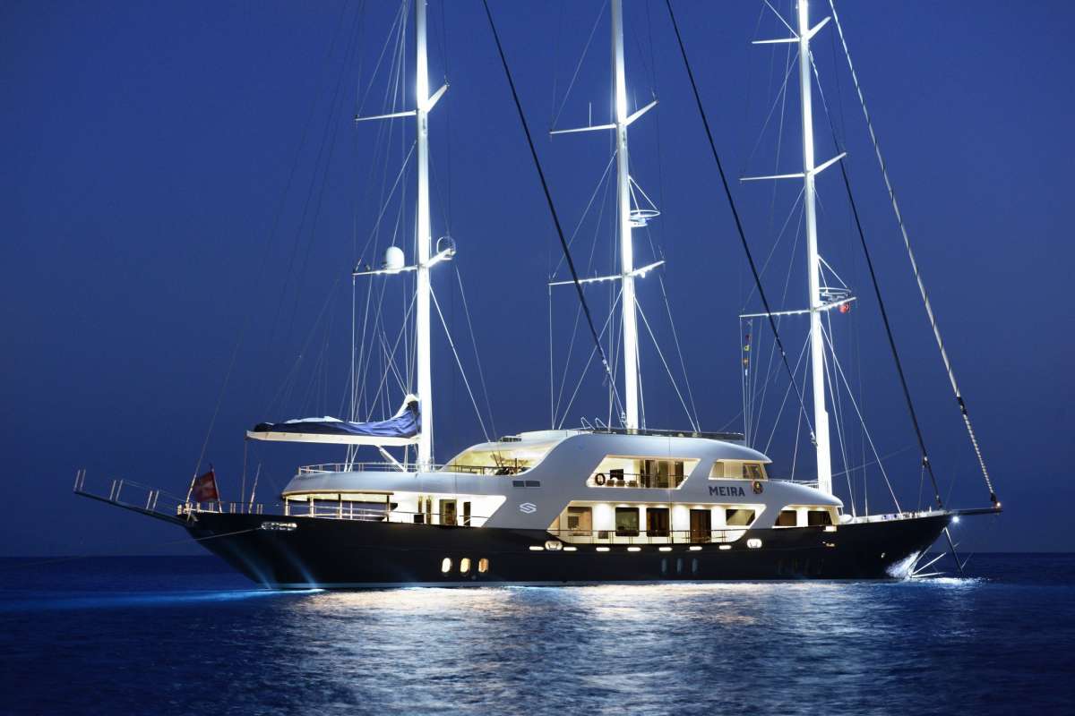 meira180 charter yacht