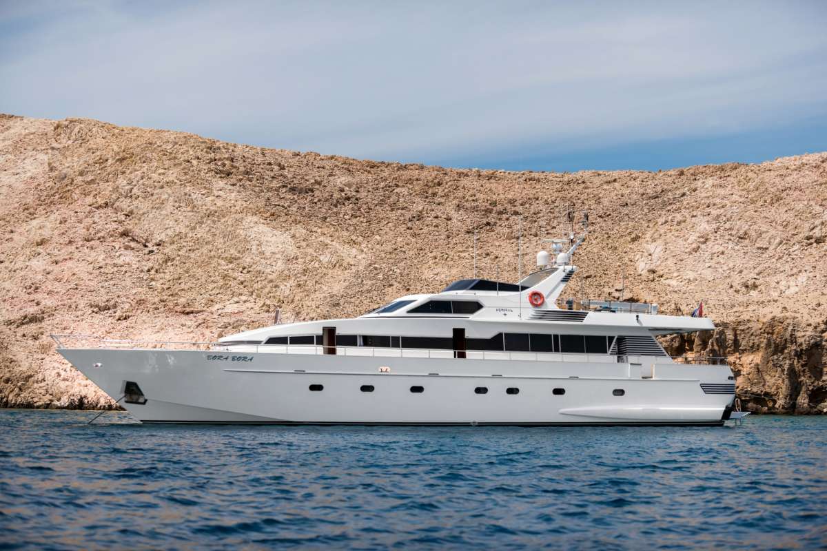 borabora87 charter yacht