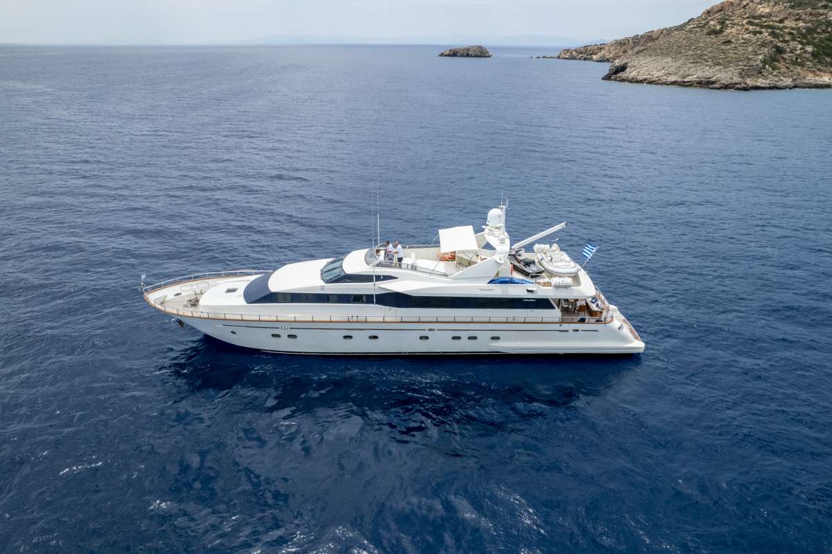 falconisland100a charter yacht