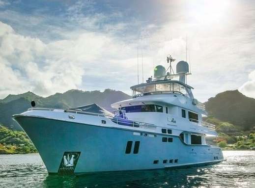 vivieraeII98 charter yacht