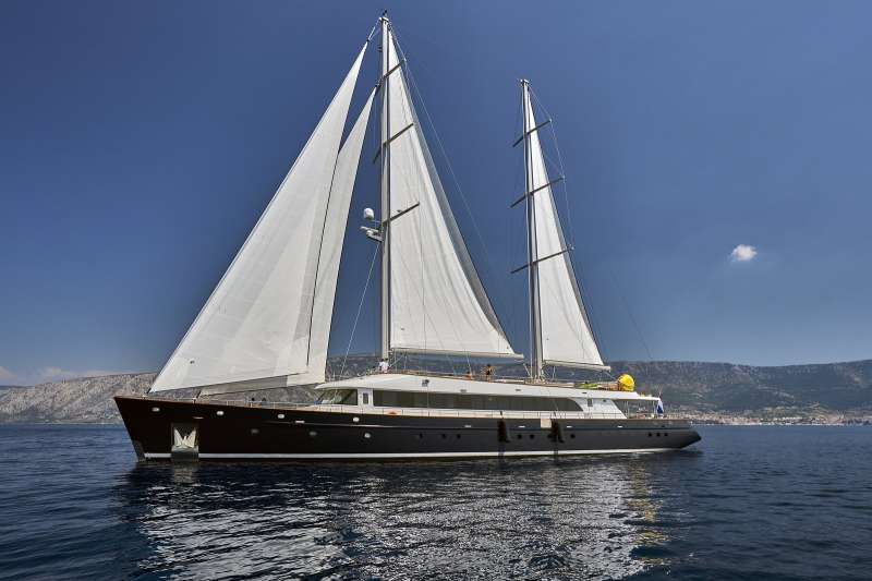 dalmatino142 charter yacht