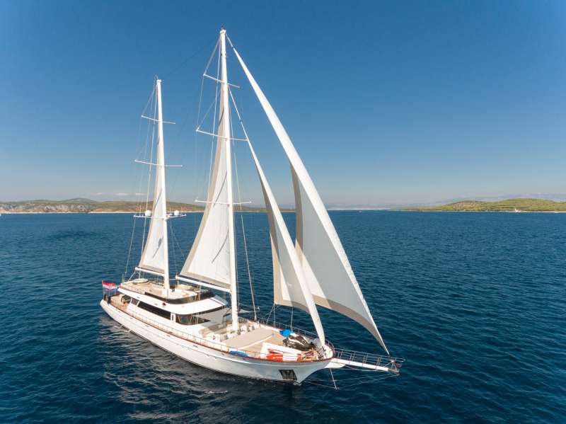 ladygita161 charter yacht