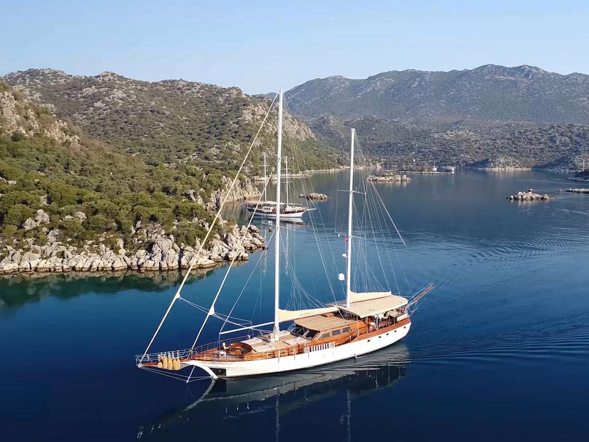 arabella104 charter yacht
