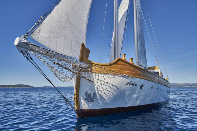 ardura90 charter yacht