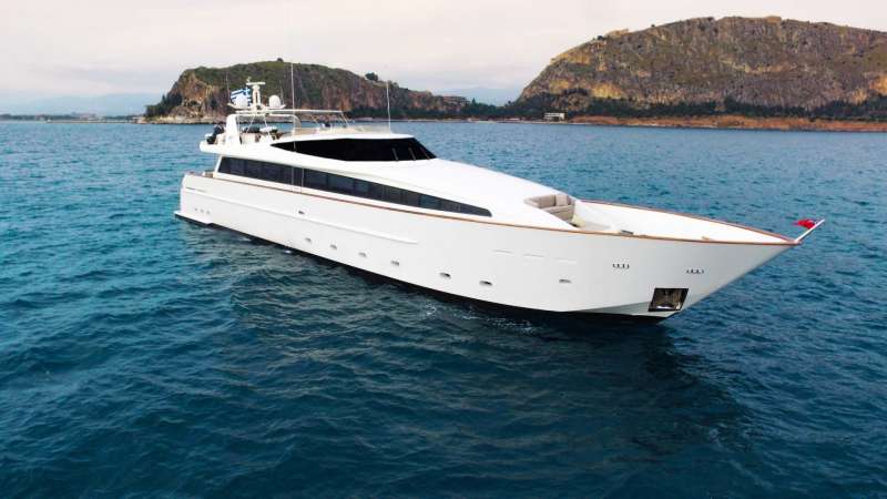 aquila121 charter yacht