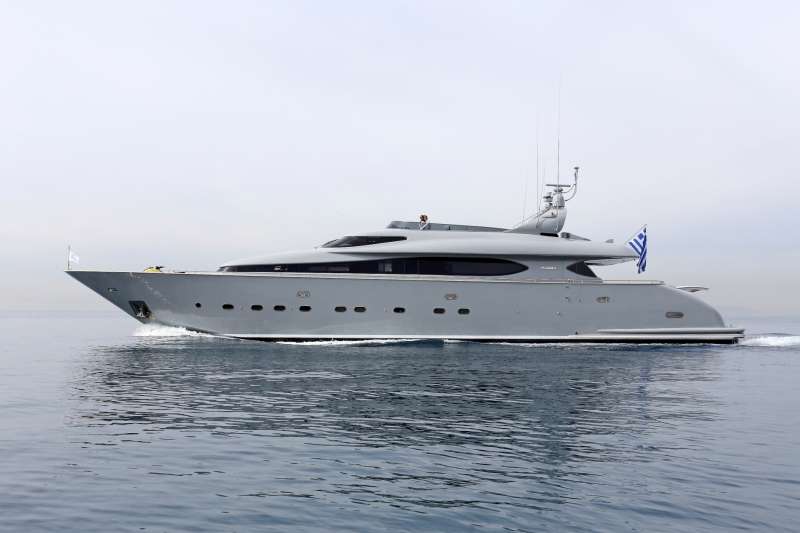 if104 charter yacht