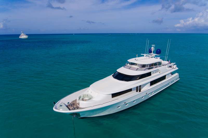 pipedreams112 charter yacht