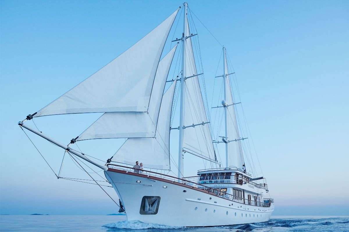 cosario157 charter yacht
