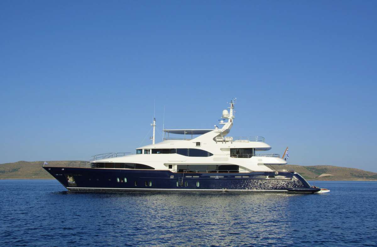 grandeamore145 charter yacht