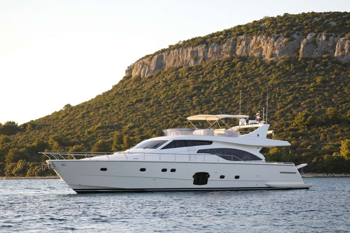 dominique69 charter yacht