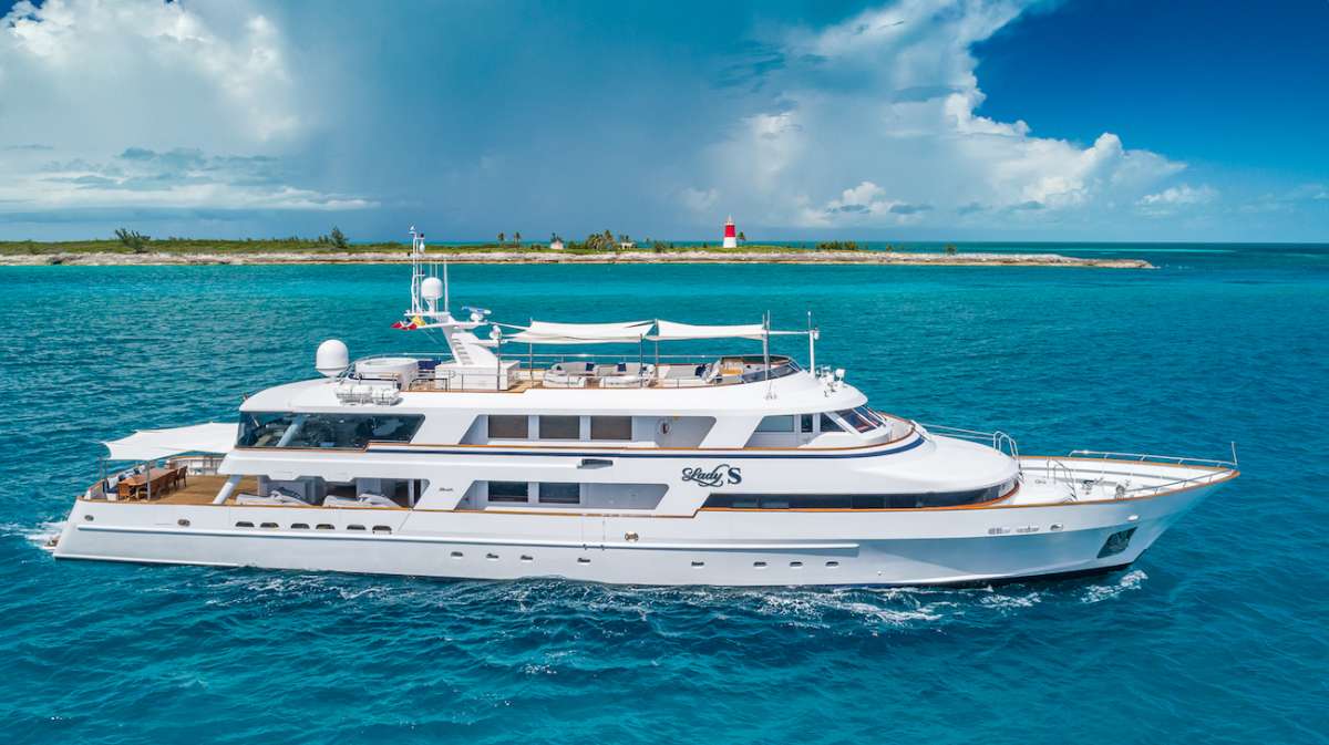 ladys151 charter yacht