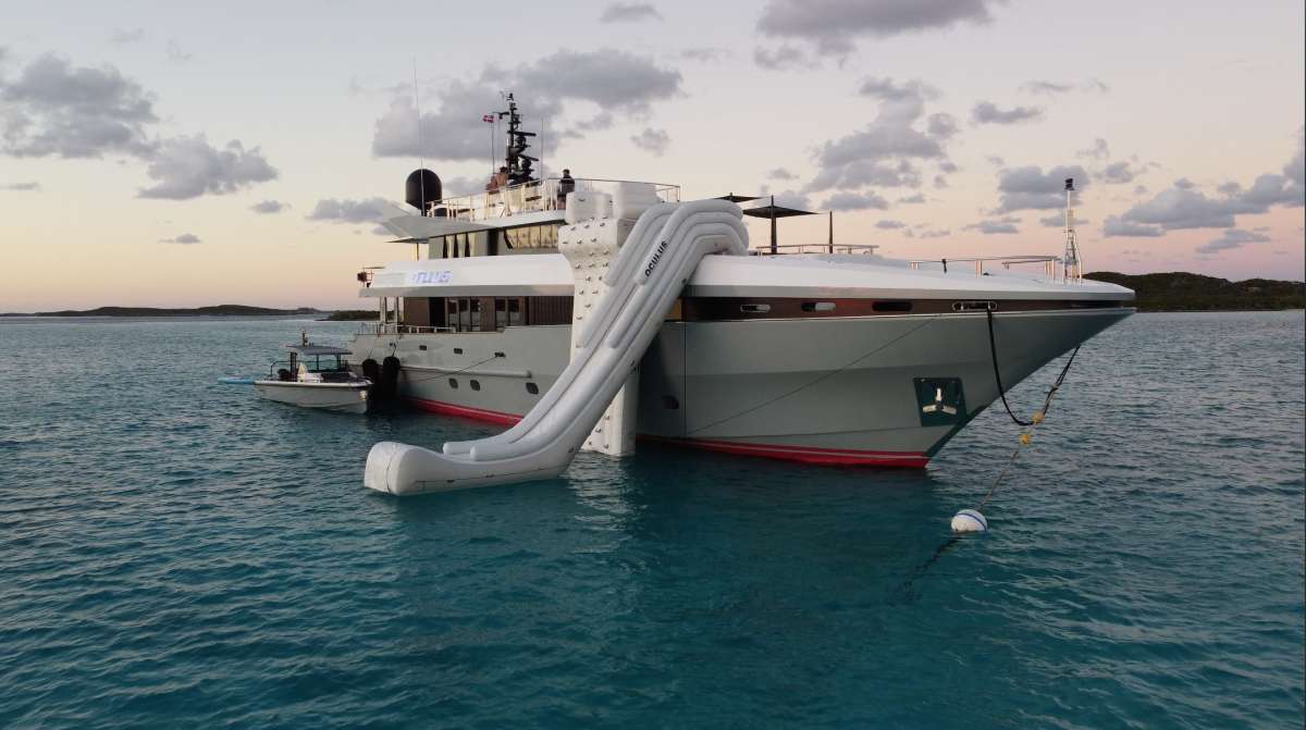 oculus128 charter yacht