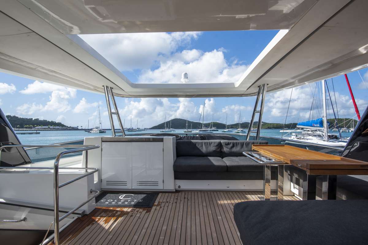 Lounge or dine on the flybridge with sun roof