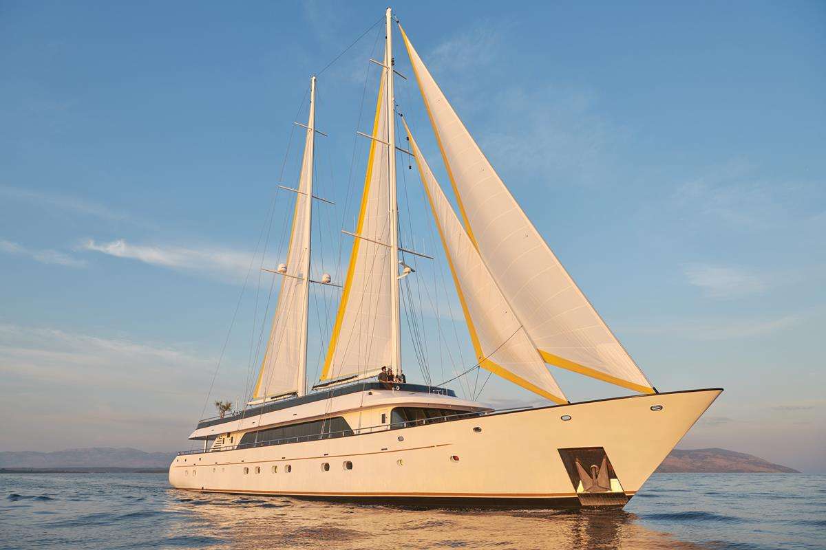 animamaris160 charter yacht