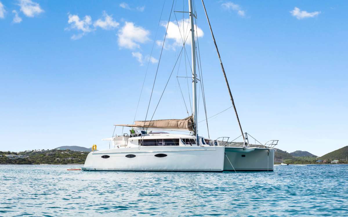perpetualblue59 charter yacht