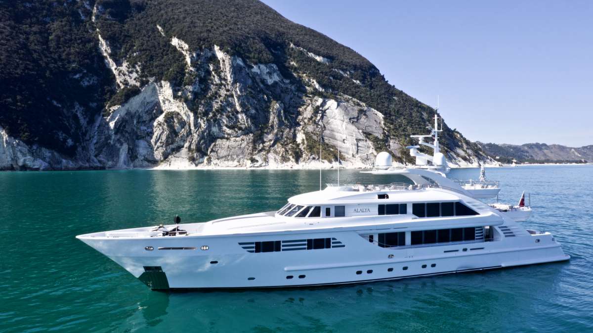 alalya155 charter yacht