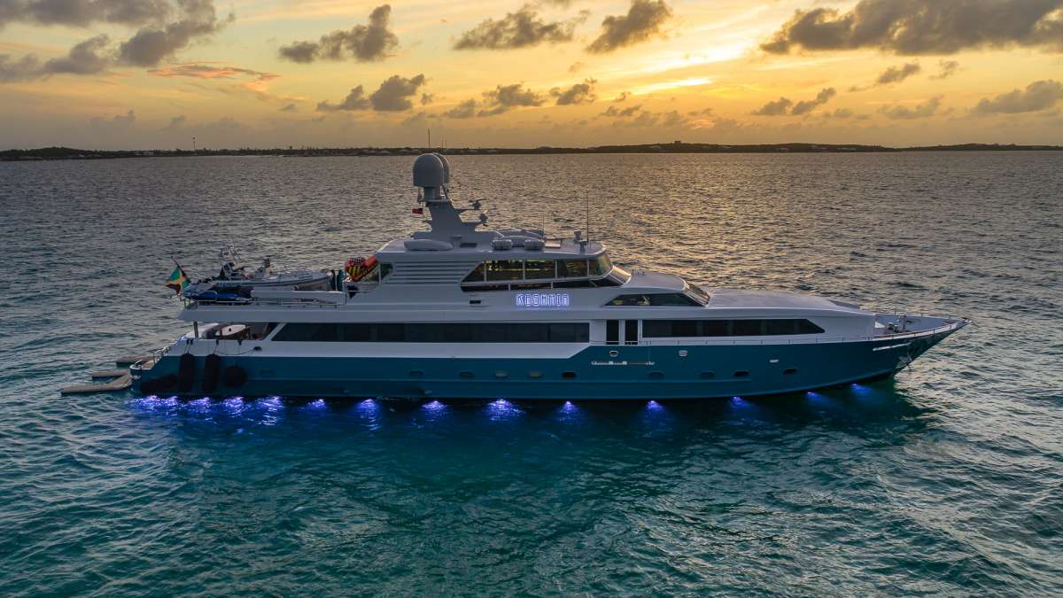 kashmir133 charter yacht