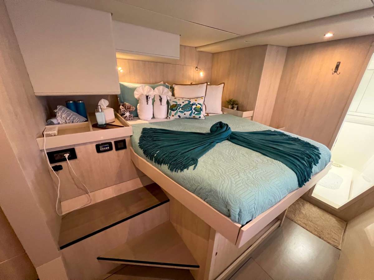Forward starboard VIP queen suite