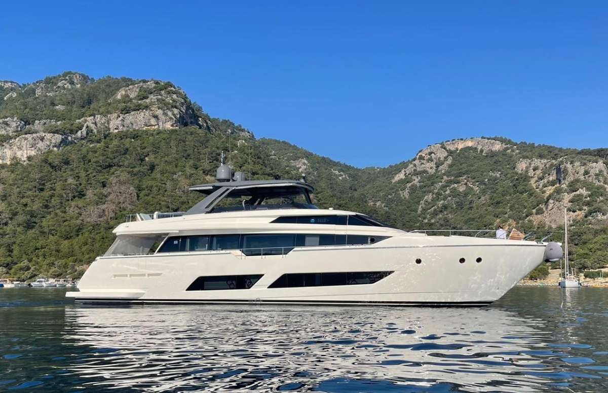 shero85 charter yacht