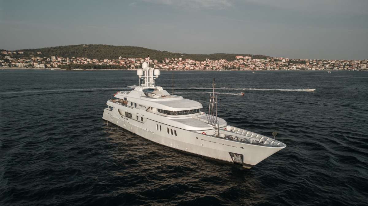 mercury163 charter yacht