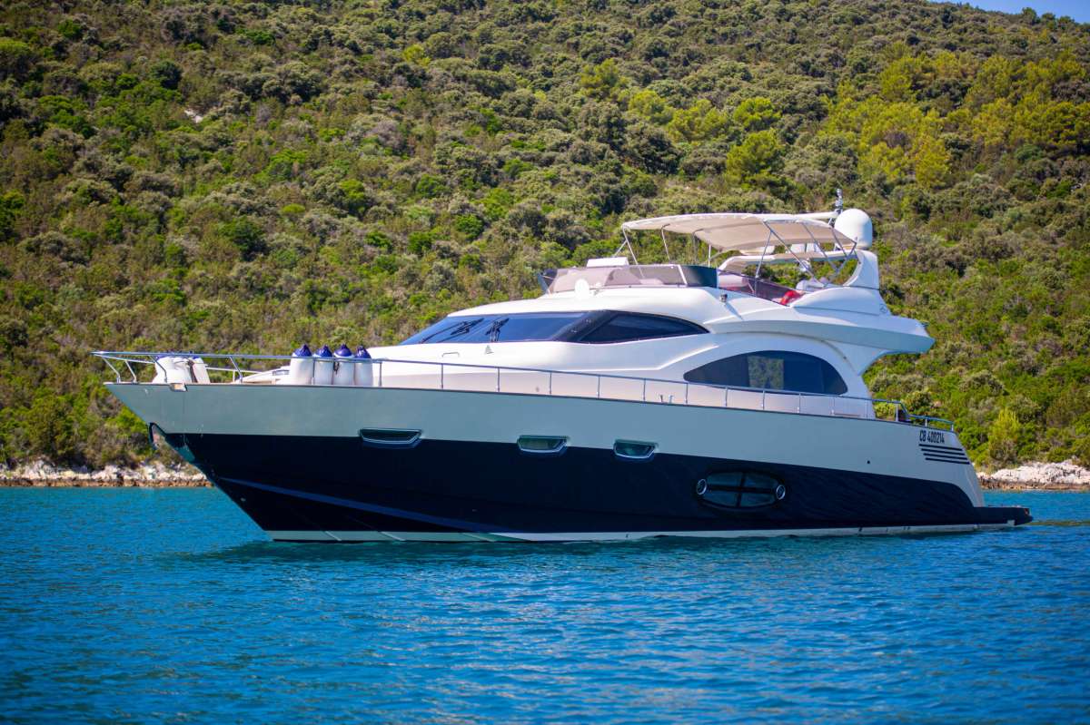 secretlife72 charter yacht