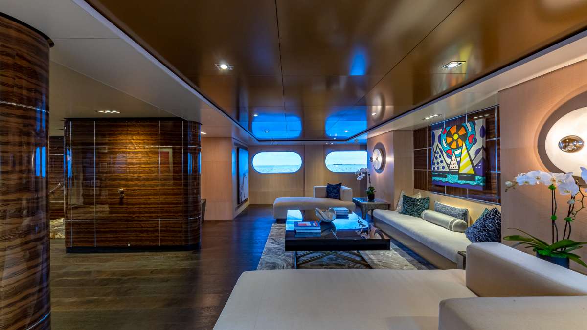  Convertible Lounge Area (converts to interior dining)