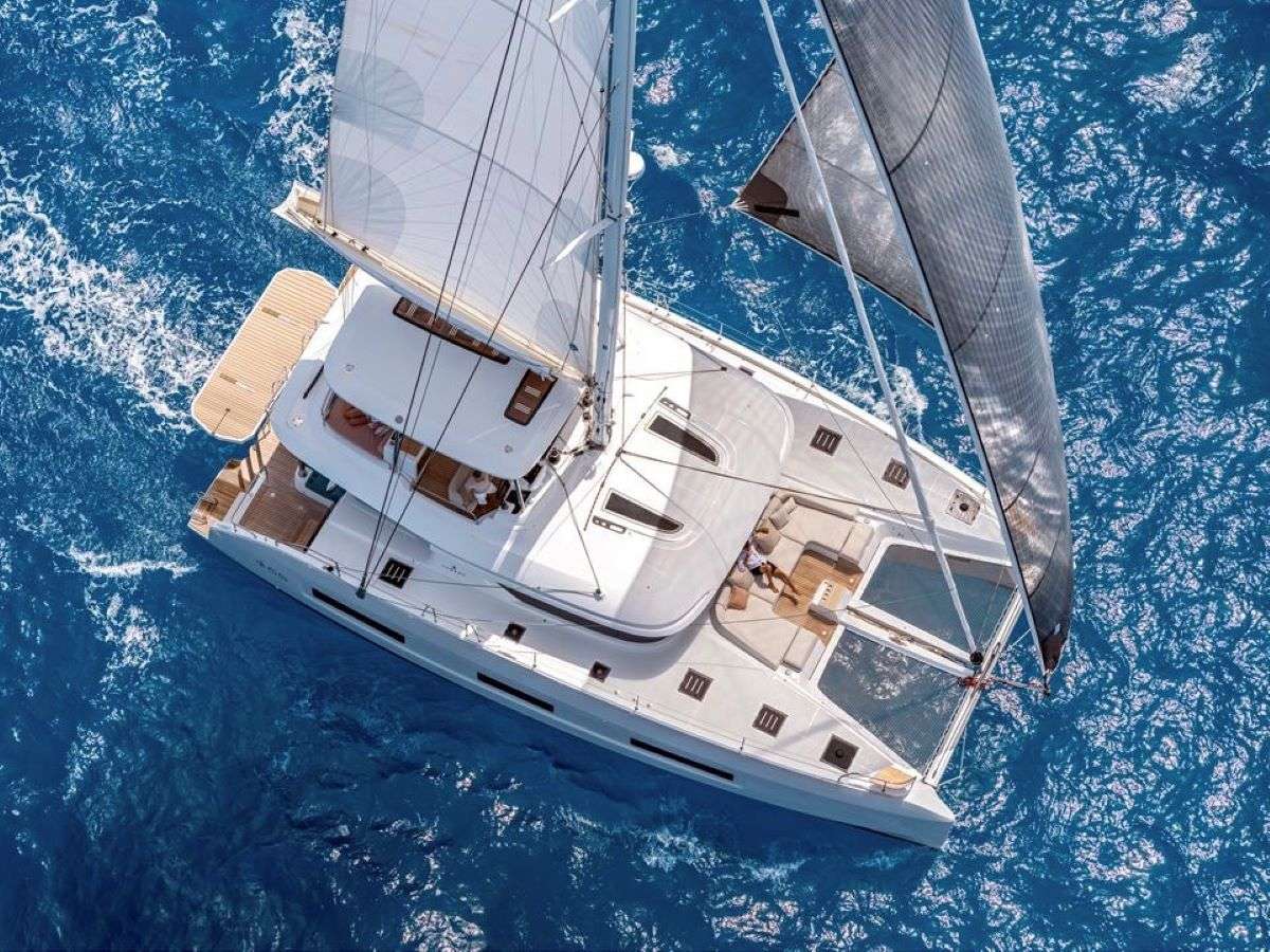 hydrus54 charter yacht