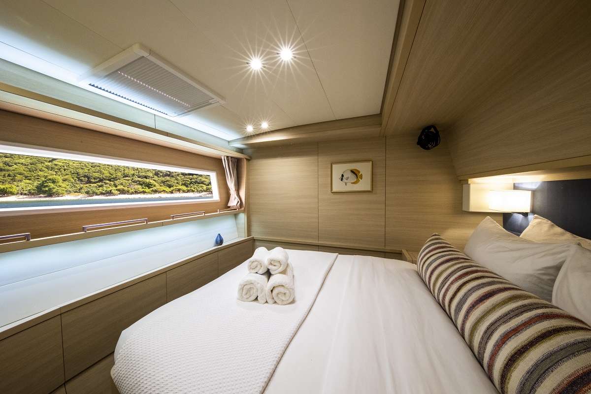 Each of the 5 guest cabins feature queen size beds and en suite bathrooms.