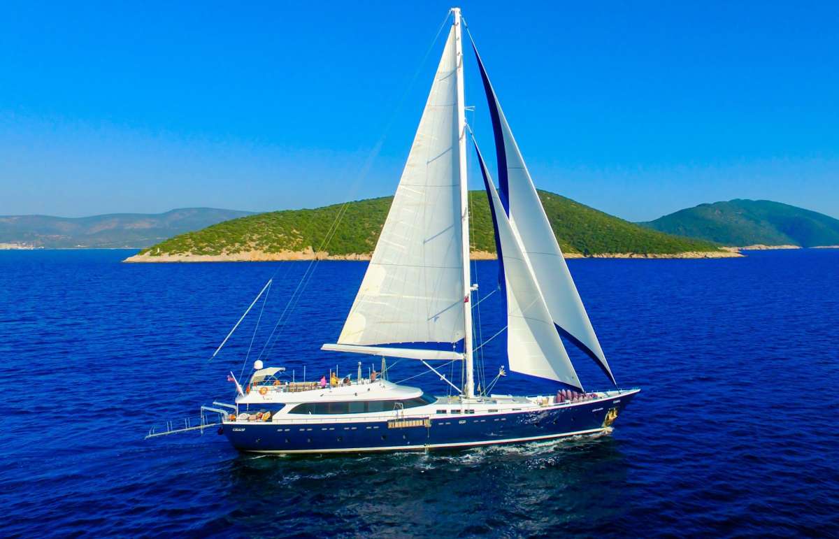 gulmaria131 charter yacht