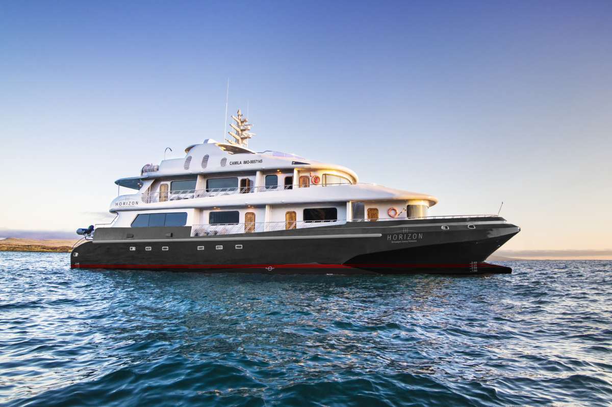 galapagoshorizon125 charter yacht