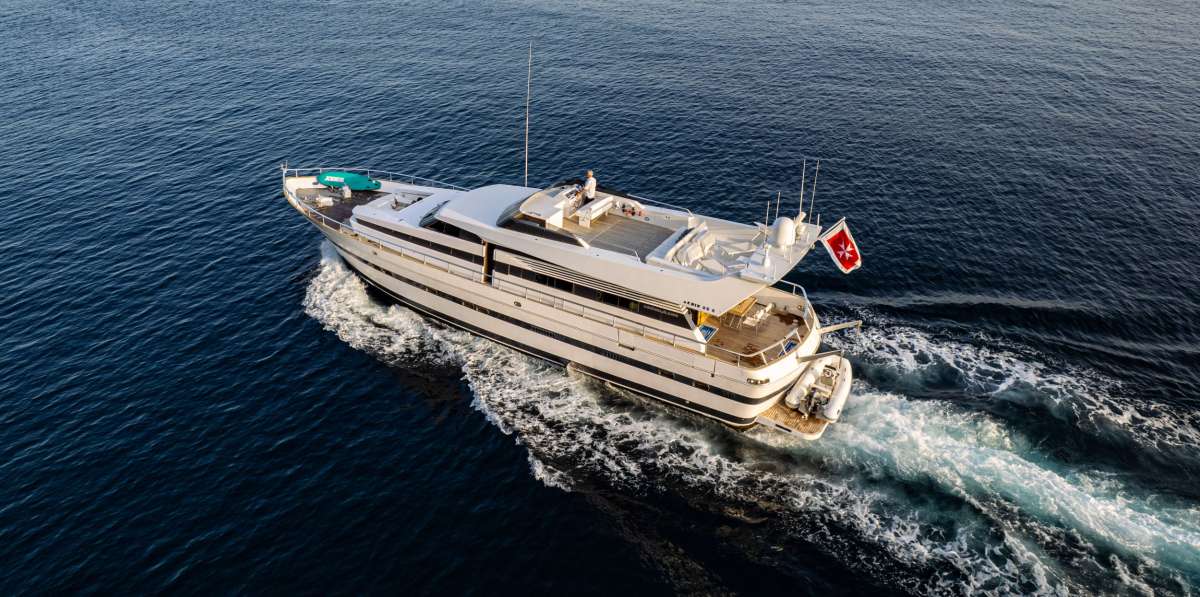 sandiIV82 charter yacht