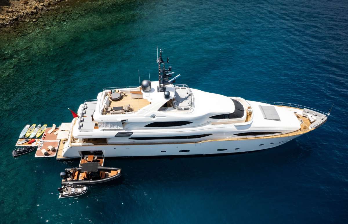 ariela131a charter yacht