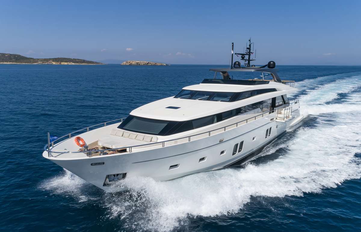 dinaia105 charter yacht