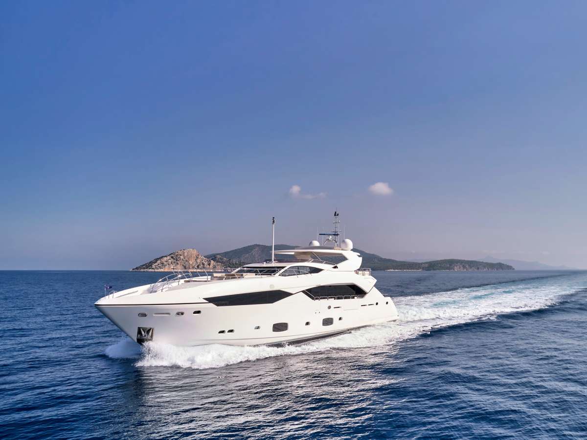 makaniii113 charter yacht