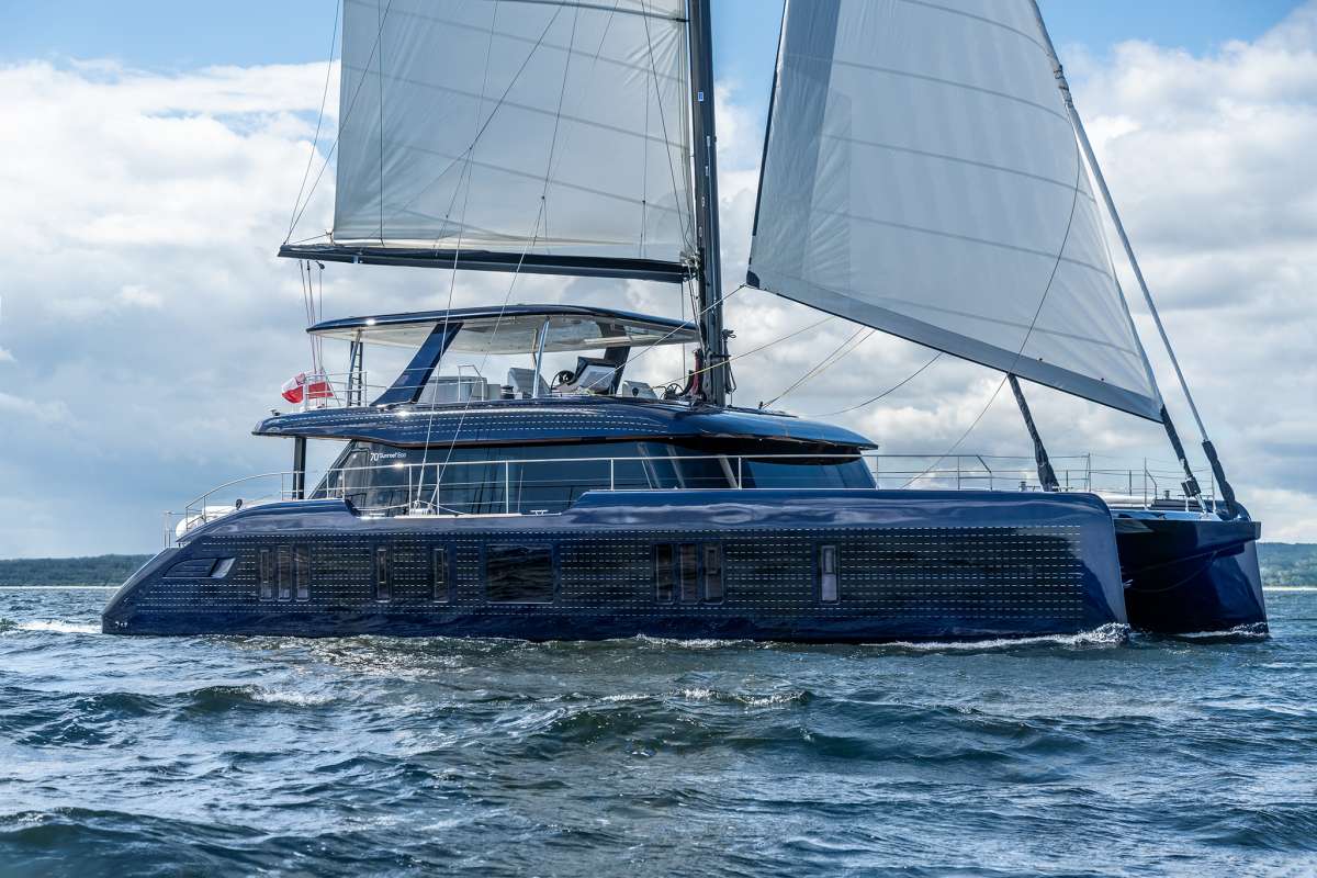 oneplanet77 charter yacht