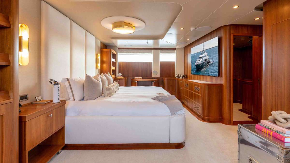 Master/VIP Stateroom on Main Deck with Shower